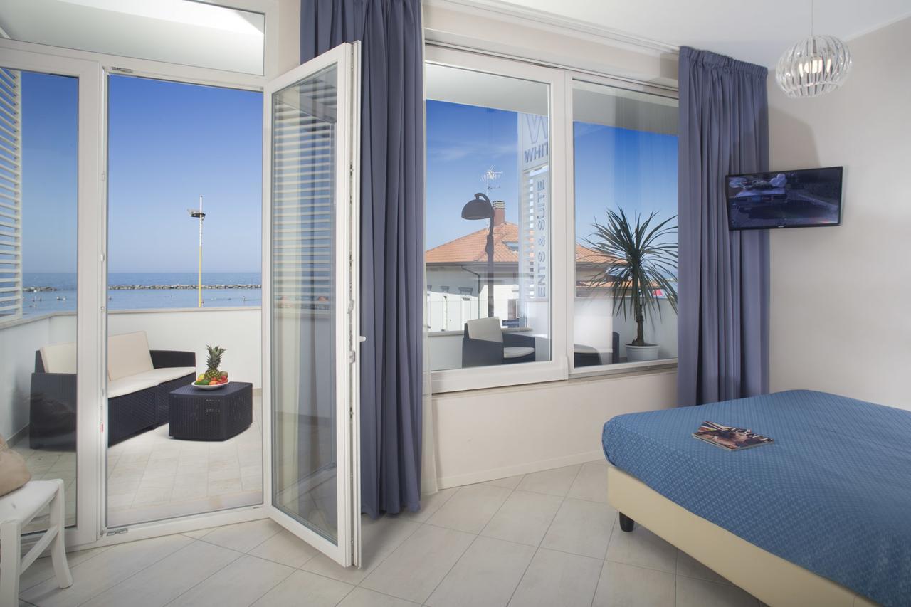White Suite & Apartments Bellaria-Igea Marina Bagian luar foto