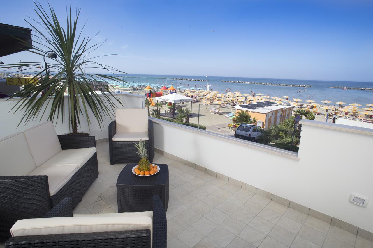 White Suite & Apartments Bellaria-Igea Marina Bagian luar foto