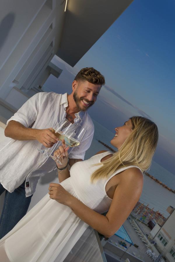White Suite & Apartments Bellaria-Igea Marina Bagian luar foto