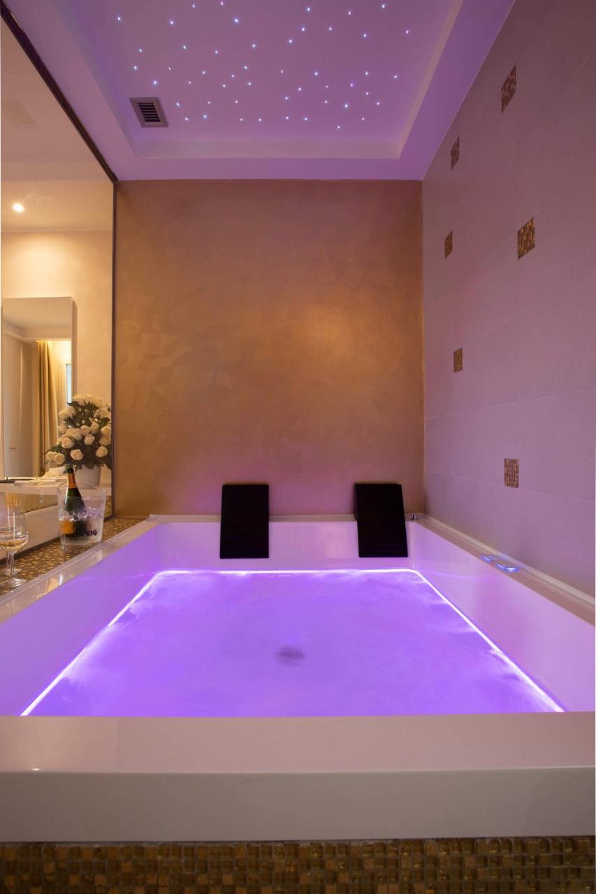 White Suite & Apartments Bellaria-Igea Marina Bagian luar foto