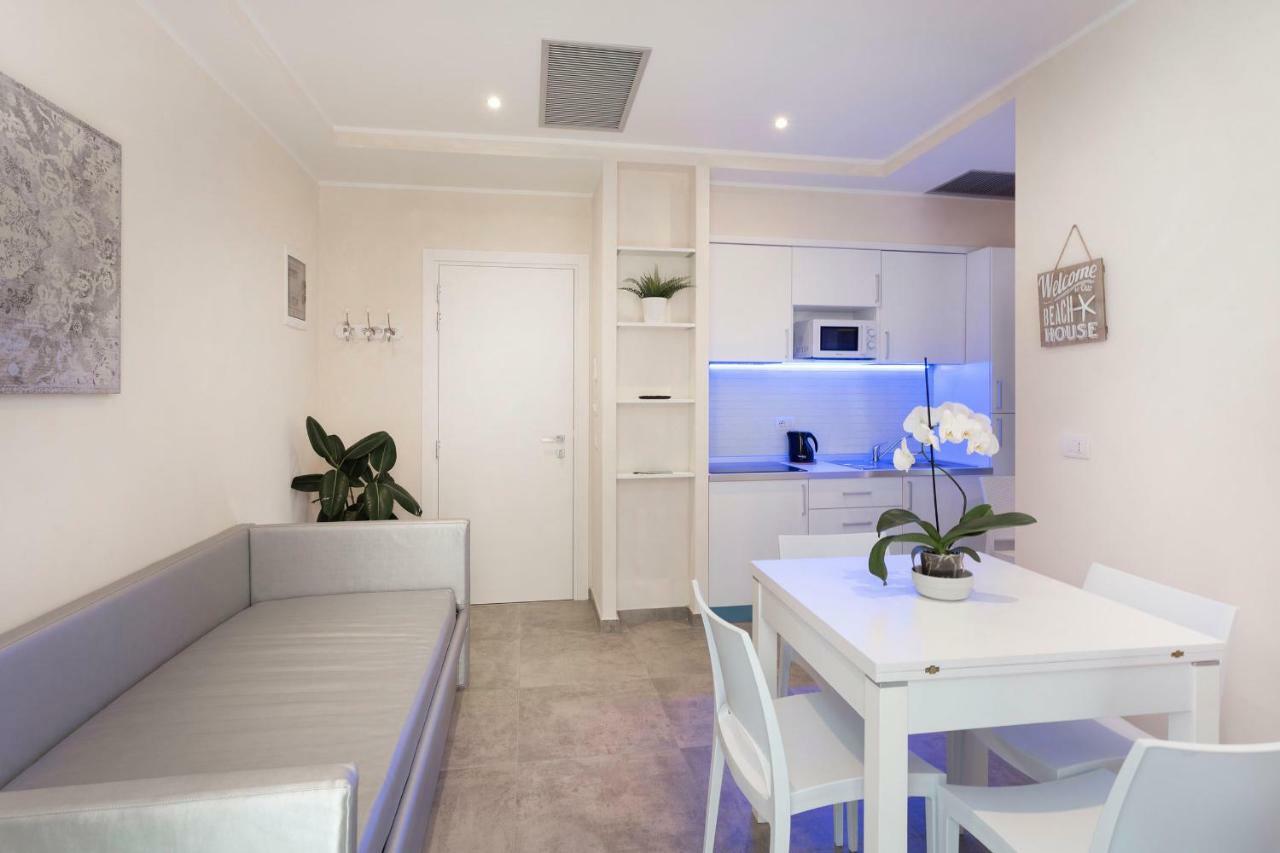 White Suite & Apartments Bellaria-Igea Marina Bagian luar foto