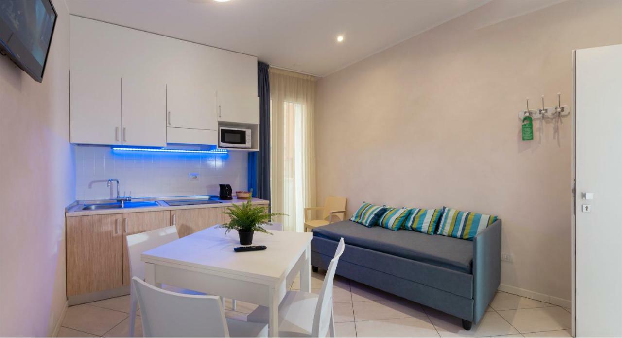 White Suite & Apartments Bellaria-Igea Marina Bagian luar foto