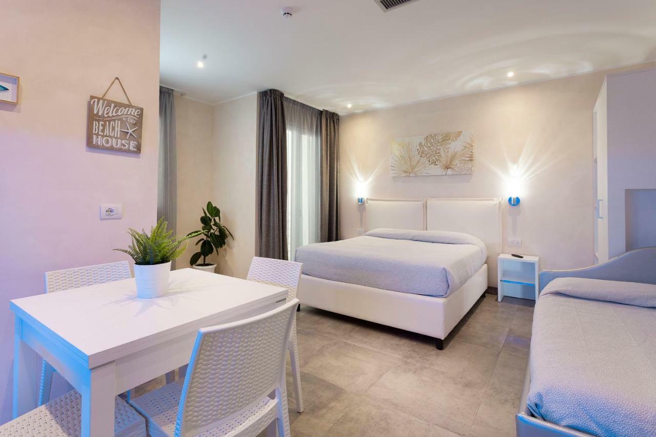 White Suite & Apartments Bellaria-Igea Marina Bagian luar foto