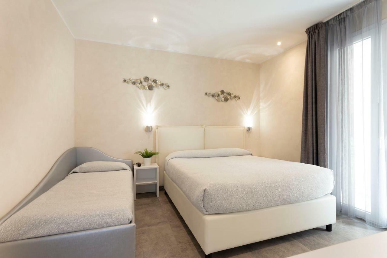 White Suite & Apartments Bellaria-Igea Marina Bagian luar foto