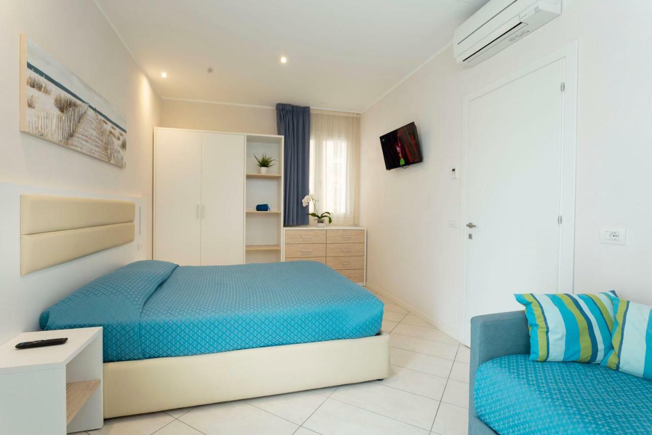 White Suite & Apartments Bellaria-Igea Marina Bagian luar foto