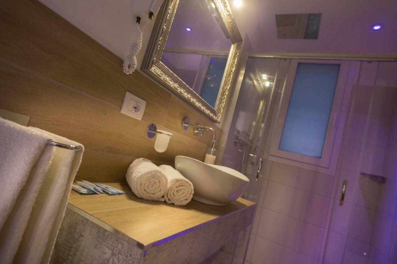 White Suite & Apartments Bellaria-Igea Marina Bagian luar foto